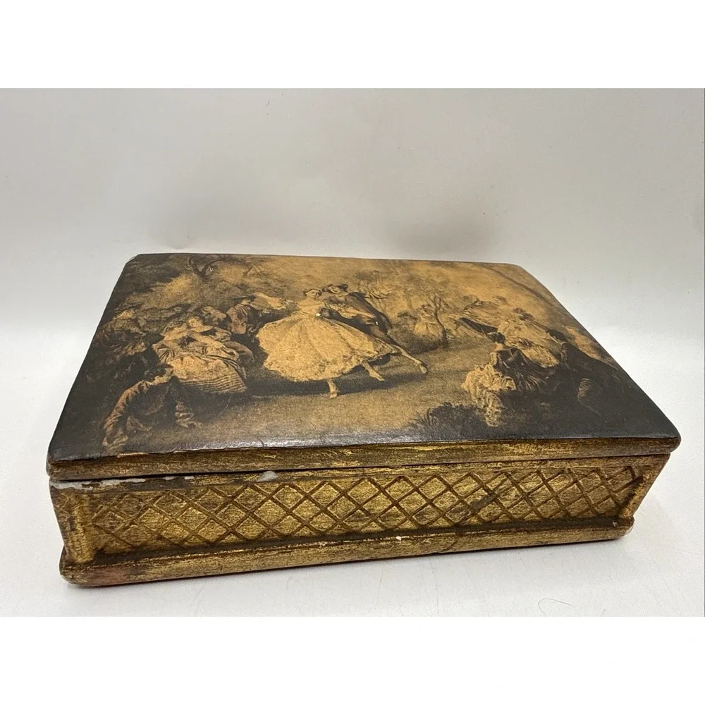 Vintage Italian Florentine Jewelry Box Gold Gilt Romantic Scene, Porcelain 6.5